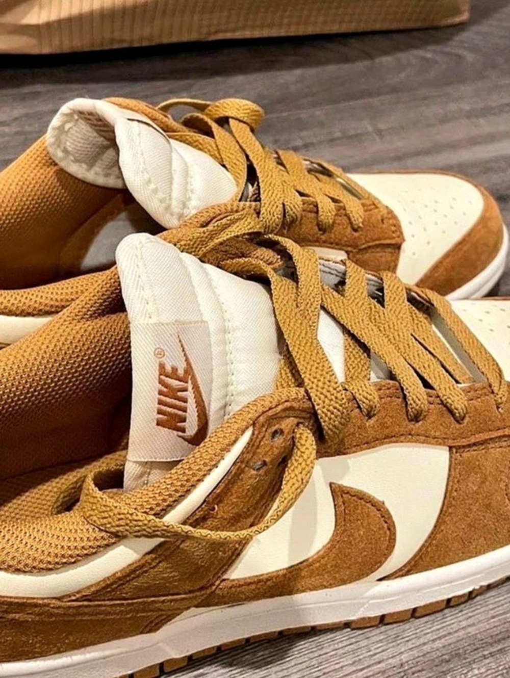 Nike Dunk Low Sneakers Brown & White